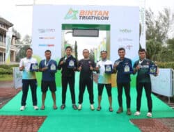 Tim Personel Lanud RHF Sabet 2 Juara Kategori Olympic Team Relay Bintan Triathlon 2024