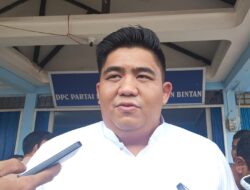 Pemerintah Bakal Lakukan Perbaikan Lapangan Bola Demang Lebar Daun Kijang