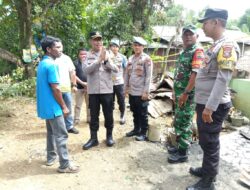 Polisi Peduli, Polsek Bintan Timur Salurkan Bansos Warga Pasca Kebakaran di Sungai Enam Darat